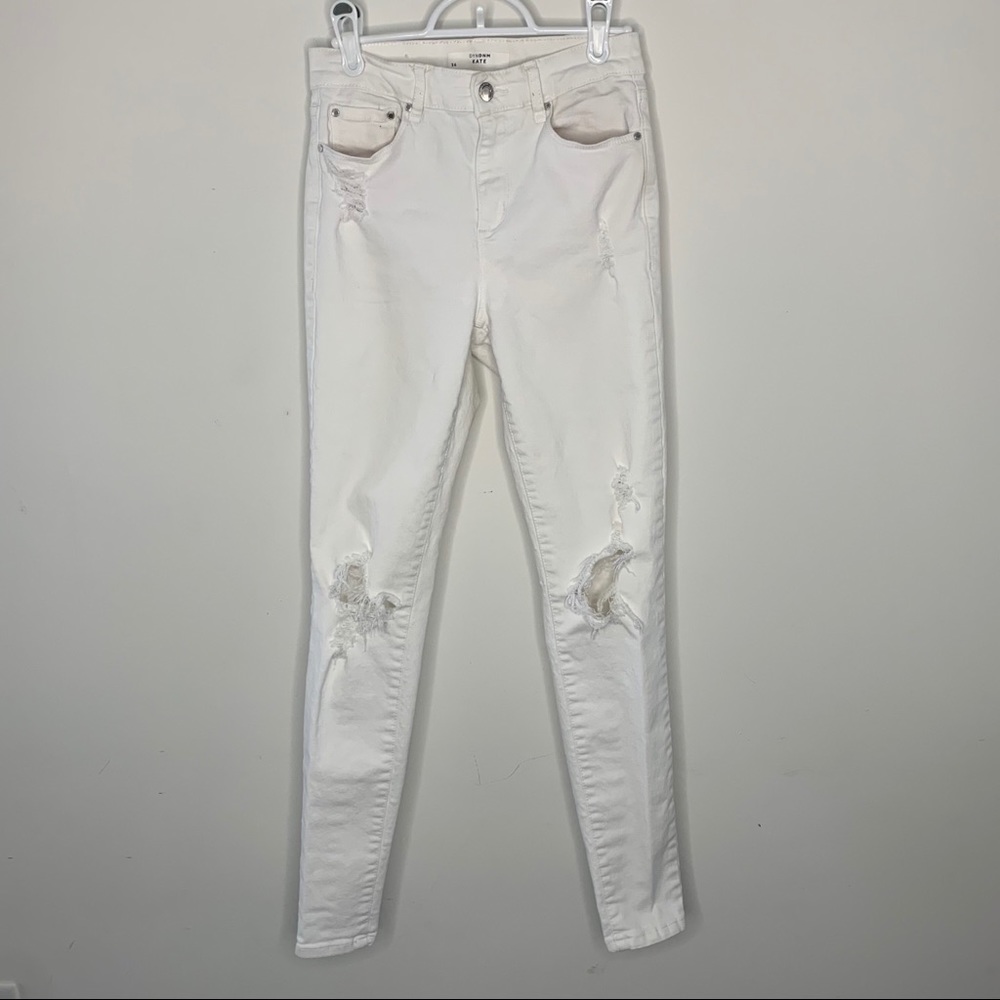 White distressed jeans